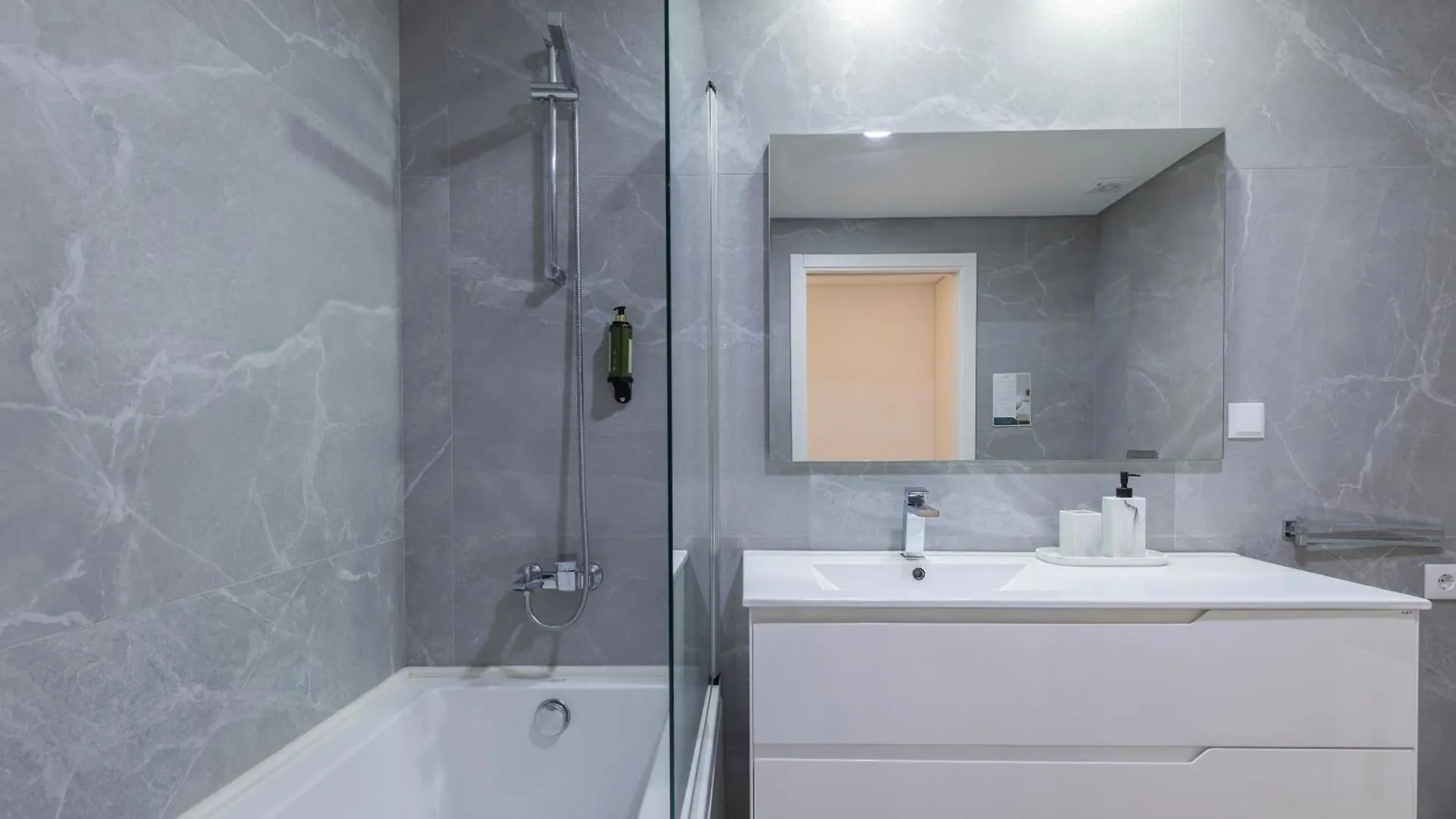 Homely 2Bdr Apartment By Lovelystay Amadora 0*,