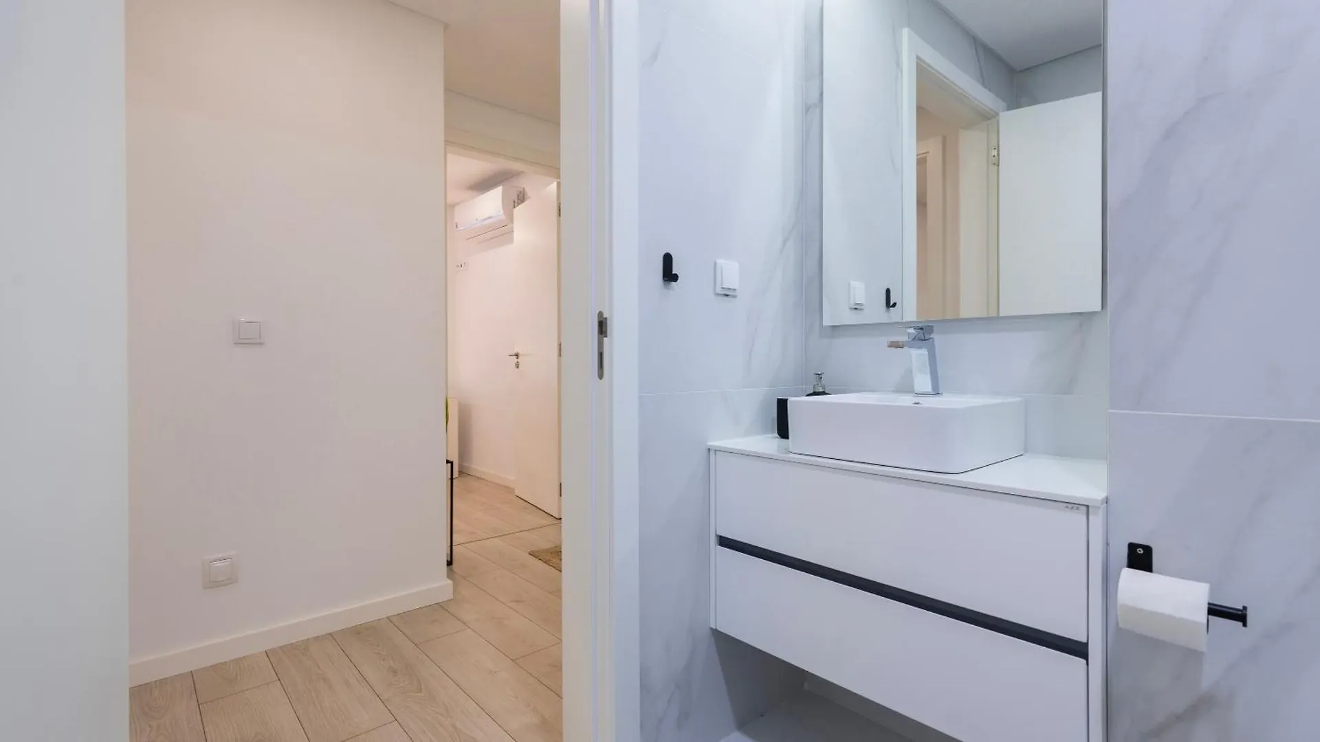 Homely 2Bdr Apartment By Lovelystay Amadora Portugal
